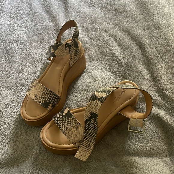 Wedges. Women’s 7. - Picture 1 of 1